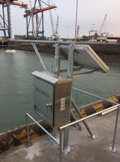 潍坊港雷达潮位仪通过安装验收